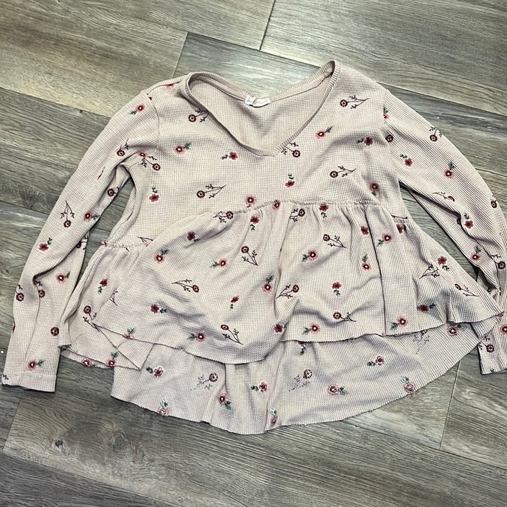 Super cute flower shirt size medium.